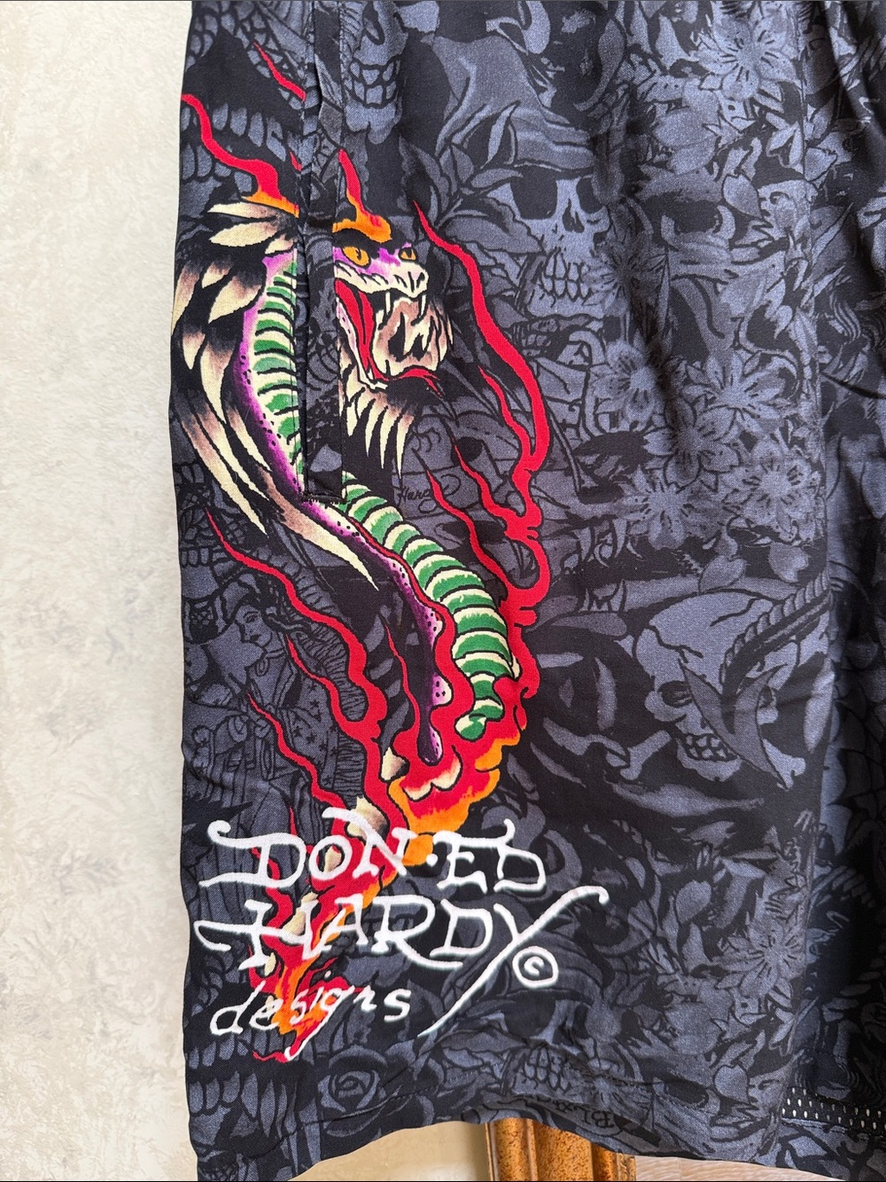 Ed Hardy Men's Black/Gray Shorts with Red and Green Dragon Motif. Size L. - Picture 5 of 16